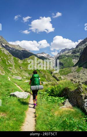 Senda de al Lago de Caillouas, Gourgs Blancs, Cordillera de Los Pirineos, Frankreich. Stockfoto