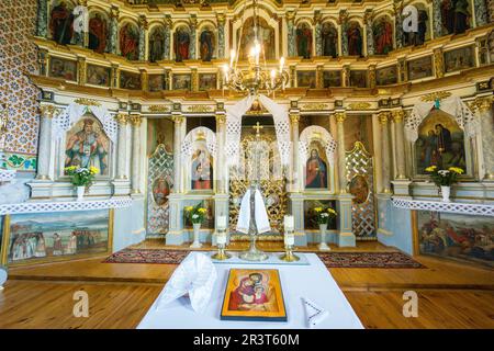 iglesia de Hlomcza ( Lodzina), valle del rio San, voivodato de la Pequeña Polonia, Carpathos, Polonia, europa. Stockfoto