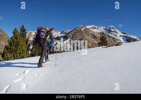 Bachimala (3,176 m), ascenso al puerto de la Madera, Huesca, Aragón, cordillera de los Pirineos, Spanien. Stockfoto