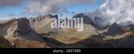 Und petraficha Quimboa Alto, Tal von Hecho, westlichen Täler, Pyrenäen, Provinz Huesca, Aragón, Spanien, Europa. Stockfoto