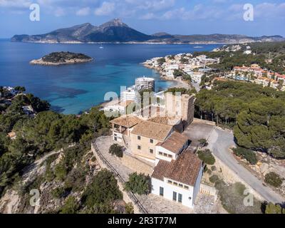 Castell de Sant Elm , Altes Krankenhaus und Verteidigungsturm aus dem 14. Jahrhundert, Sant Elm, andratx Küste, Mallorca, Balearen, Spanien. Stockfoto