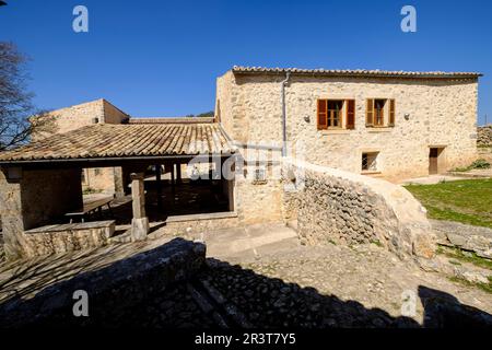 Posada del Castillo de Alaró, ubicado en El Puig d'Alaró, con una altitud de 822 m, Sierra de Tramuntana, Mallorca, Balearen, Spanien, Europa. Stockfoto