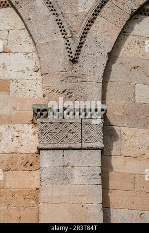 Eremitage von Nuestra Señora del Valle, romanischer ogivaler Tempel byzantinischen Einflusses, XII Jahrhundert, Burgos, Spanien. Stockfoto