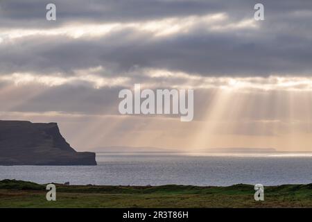 Atardecer, Neist Point, Isla de Skye, Highlands, Escocia, Reino Unido. Stockfoto