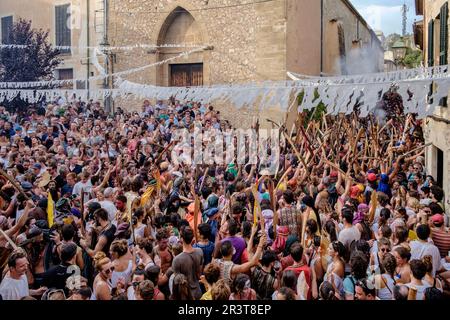 Plaza de Sant Jordi, Moros y Cristianos, Fiesta de La Patrona, Pollença, Mallorca, Balearen, Spanien. Stockfoto