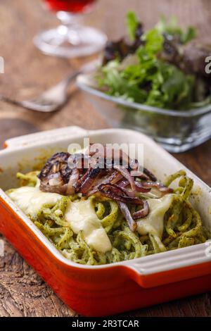 Schwäbischer Spätzle mit Käse Stockfoto