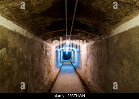 Almeria, Spanien, 29. Dezember 2022: Unterkünfte aus dem Bürgerkrieg, Tunnel, die während des Spanischen Bürgerkriegs genutzt wurden und vor denen die örtliche Bevölkerung Schutz suchte Stockfoto