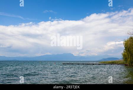 Badesteg am Gardasee Stockfoto