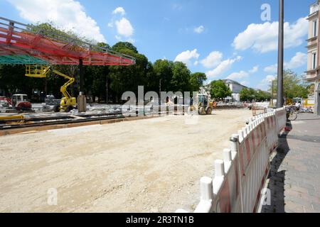 AUGSBURG, DEUTSCHLAND, JUNI 8: Baustelle am Königsplatz in Augsburg am 8. Juni 2013. Für ein riesiges Projekt werden 250 Millionen Euro ausgegeben Stockfoto