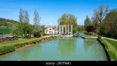 Auf den burgunderroten Kanal. Cote d'Or. Bourgogne-Franche-Comte. Frankreich Stockfoto