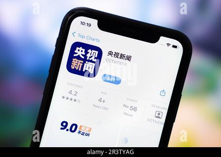 China. 22. Mai 2023. In dieser Fotoabbildung wird das Logo von China Central Television News im App Store eines Apple-Telefons angezeigt. Kredit: SOPA Images Limited/Alamy Live News Stockfoto