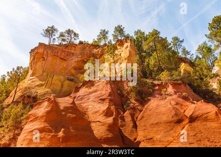 Les Sentiers des Ocres, die ockerfarbenen Felsen von Roussillon, Provence, Südfrankreich Stockfoto