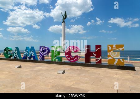 Farbenfrohe Buchstaben, die Namen von Campeche City, Campeche State, Mexiko an der Malecon Strandpromenade schreiben Stockfoto