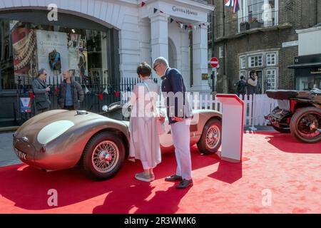 1952 Jaguar C-Type bei den Concours in Savile Row 2023. Oldtimer auf der berühmten Straße in London, Großbritannien Stockfoto