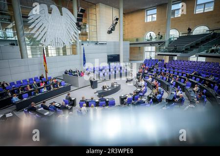 Berlin, Deutschland. 25. Mai 2023. Die Mitglieder des Bundestages erörtern das Energieeffizienzgesetz in erster Lesung. Kredit: Kay Nietfeld/dpa/Alamy Live News Stockfoto