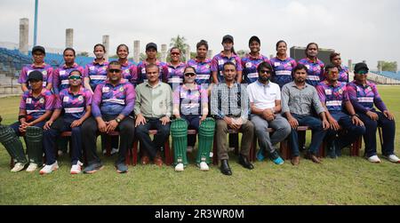 Gruppenfoto der Rupali Bank Krira Parishad in der Dhaka Premier Division Women’s Cricket League 2022-23 im khan Shaheb Osman Ali Stadium, Fatul Stockfoto