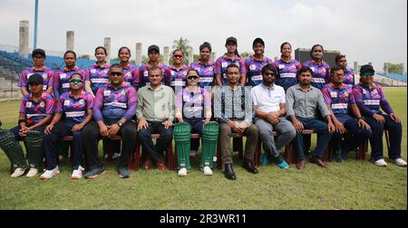 Gruppenfoto der Rupali Bank Krira Parishad in der Dhaka Premier Division Women’s Cricket League 2022-23 im khan Shaheb Osman Ali Stadium, Fatul Stockfoto