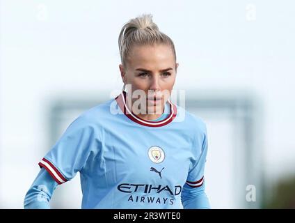 Aktenfoto von 26-02-2023 von Alex Greenwood, der weiterhin eine zuverlässige Präsenz in der Verteidigung von Manchester City beweist. Ihre Ruhe beim Ball ermöglicht es ihr, dem Team beim Spielen von hinten zu helfen und dabei gute Pässe auszusuchen.Foto: Sonntag, 26. Februar 2023. Ausgabedatum: Donnerstag, 25. Mai 2023. Stockfoto