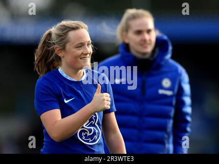 Aktenfoto von 26-02-2023 von Chelsea's Erin Cuthbert (links), dessen Vielseitigkeit ein wichtiger Teil ihres Erfolgs war, aber sie hat sich in dieser Saison in eine reguläre zentrale Rolle im Mittelfeld eingelebt. Sie konnte auch einige Ziele erreichen, darunter einen großen Angriff von außen gegen West Ham Anfang des Monats. Ausgabedatum: Donnerstag, 25. Mai 2023. Stockfoto