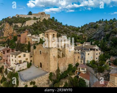 Alte Kirche und Schloss der Templer in Miravet, Provinz Tarragona. Spanien. Stockfoto