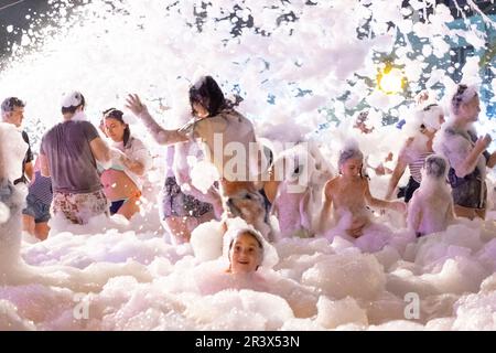 fiesta de la espuma, S Estanyol de Migjorn, Llucmajor, Mallorca, balearen, Spanien. Stockfoto