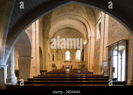 Iglesia Romanica, de San Martín de Tours, Consagrada En 1156, San Martin de Unx, Comunidad foral de Navarra, Spanien. Stockfoto