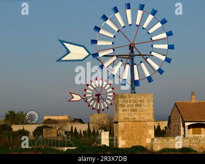 Molinos para extraccion de Agua (s.XIX-XX). Cami de Sa Barrala.Campos.Comarca de Migjorn. Mallorca. Balearen. España. Stockfoto