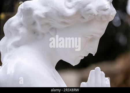 Engel weint für den Regen, Genova Municipal Cemetery, Mallorca, Balearen, Spanien. Stockfoto