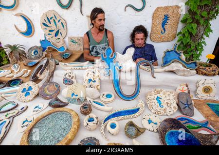 Mercadillo Hippie, Feria Artesal de La Mola, El Pilar de la Mola Formentera, Balearen, Spanien. Stockfoto