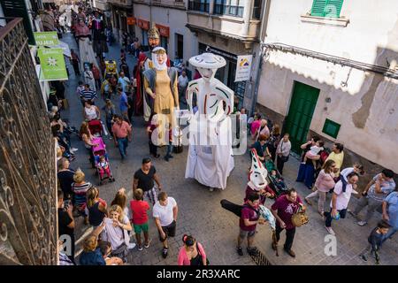 Desfile tradicional de Gigantes y Cabezudos, Llucmajor, Migjorn, Balearen, Spanien. Stockfoto