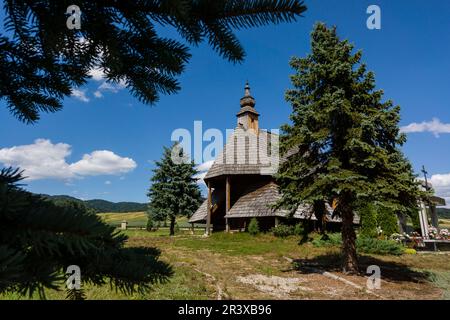 Friedhof und Kapelle des Heiligen Sebastian, Maniowy, Woiwodschaft Kleinpolen, Karpaten, Polen. Stockfoto