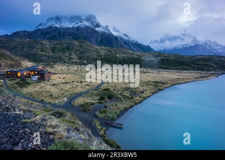 Cuernos Del Paine, refugio Paine Grande, trekking W, Parque Nacional Torres del Paine, Sistema Nacional de Áreas Protegidas Silvestres del Estado de Chile Patagonien, República de Chile, América del Sur. Stockfoto