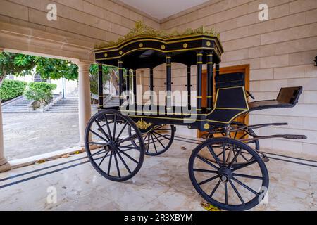 Trauerwagen, städtischer Friedhof von Andratx, Mallorca, Balearen, Spanien. Stockfoto