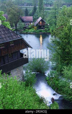 Cascadas de Slunj, Rastoke, Condado de Karlovac, Cerca del Parque Nacional de Los Lagos de PlitviceCroacia, Europa. Stockfoto