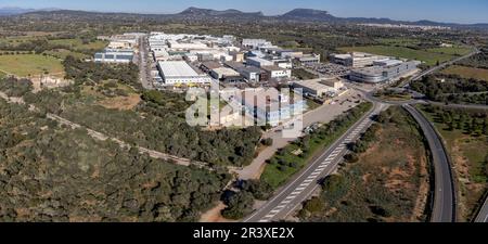 MA-19 Autobahn und Son Noguera Industriegebiet Kreisverkehr, Llucmajor, Mallorca, Balearen, Spanien. Stockfoto