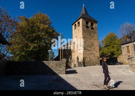 iglesia romanica de Sant Esteve de Montcorbau, siglos XII y XIII, Montcorbau, valle de Aran, cordillera de los Pirineos, Spanien, europa. Stockfoto