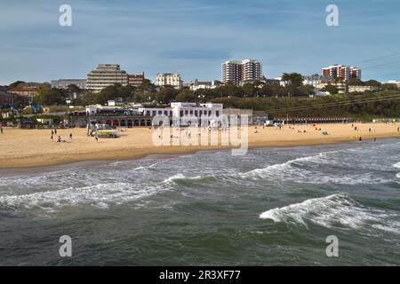 Bournemouth Beach und die Skyline der Stadt vom Bournemouth Pier, England, Großbritannien Stockfoto