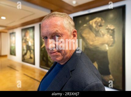 Edinburgh, Schottland, Großbritannien. 25. Mai 2023 Bilder aus der Pressevorschau der großen neuen Ausstellung des Künstlers Peter Howson im City Art Centre in Edinburgh. Die Ausstellung mit dem Titel „When the Apple Ripens: Howson at 65“ ist eine große Retrospektive eines der führenden Bildmaler des Vereinigten Königreichs. Die Ausstellung umfasst etwa 100 Werke aus der gesamten Karriere des Künstlers, viele davon noch nie zuvor in Schottland gesehen. Iain Masterton/Alamy Live News Stockfoto