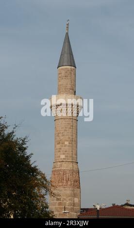 Minarett der alten Moschee im Stadtzentrum Stockfoto