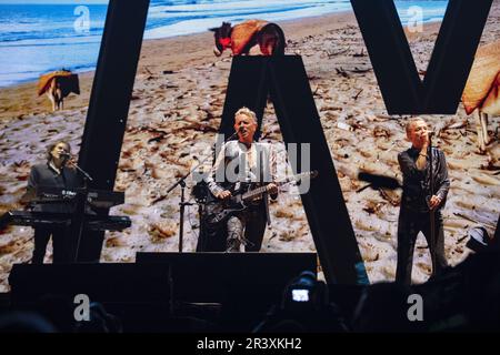 Stockholm, Schweden. 23. Mai 2023. Depeche-Modus auf der Bühne während der Memento Mori World Tour 2023 in der Friends Arena in Stockholm, Schweden, am 23. Mai 2023. Foto: Peter Wixtrom/Aftonbladet/TT Credit: TT News Agency/Alamy Live News Stockfoto