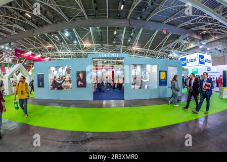 Turin, Italien - 22. Mai 2023: Stand von Adelphi Edizioni , einem großen italienischen Verlag, im Pavillon auf der Turiner Buchmesse 35. Stockfoto