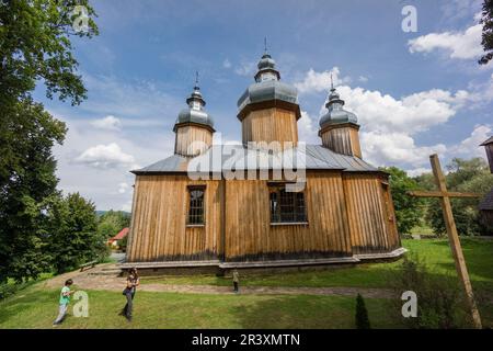 Iglesia Ortodoxa de Dobra Szlachecka, Siglo 17, Valle Del Rio San, Voivodato De La Pequeña Polonia, Cárpatos, Polonia, Europa. Stockfoto