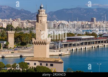 Paraires Turm und Signal Tower von Porto Pi Leuchtturm, XV Jahrhundert, erklärte ein kunsthistorisches Denkmal am 14. August 1983. Palma, Mallorca, Balearen, Spanien. Stockfoto