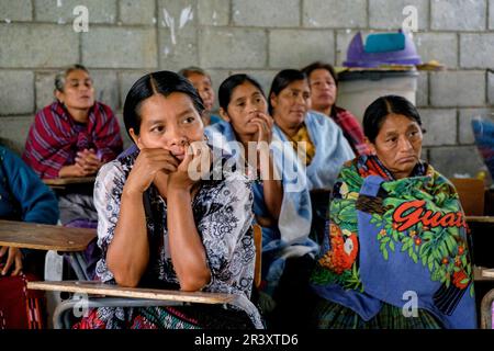 Formacion y Intercambio con comadronas tradicionales, Centro de Salud de La Taña, Quiche, República de Guatemala, América Central. Stockfoto