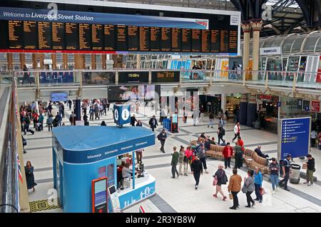 Liverpool Street Station, Internthalle und Informationsschalter, London, England, Großbritannien, EC2M 7PY Stockfoto