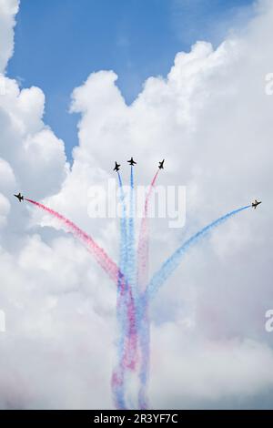 Langkawi, Malaysia. 25. Mai 2023. Black Eagles, das Aerobatikteam der südkoreanischen Luftwaffe, tritt während der Flugschau auf der Langkawi International Maritime and Aerospace Exhibition 16. (LIMA 2023) in Langkawi, Malaysia, am 25. Mai 2023 auf. Kredit: Zhu Wei/Xinhua/Alamy Live News Stockfoto