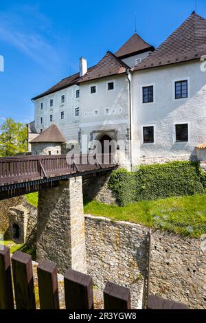 Vodní gotický hrad Nove Hrady, Novohradske Hory, Jizni Cechy, Ceska republika / Wasserburg Nove Hrady, Südböhmen, tschechische republik Stockfoto