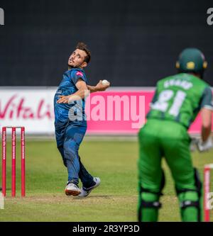 Zaman Khan Bowling für Derbyshire gegen Leicestershire in einem 2. XI T20 Spiel Stockfoto