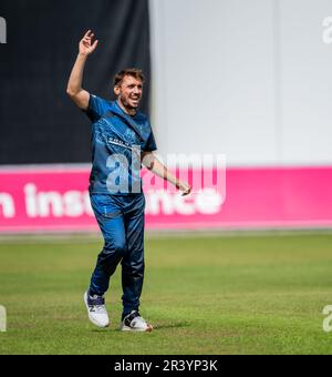 Derbyshires Zaman Khan liest während seines Bowling-Zaubers in einem 2. XI T20 Match gegen Leicestershire Stockfoto