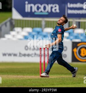 Zaman Khan Bowling für Derbyshire gegen Leicestershire in einem 2. XI T20 Spiel Stockfoto